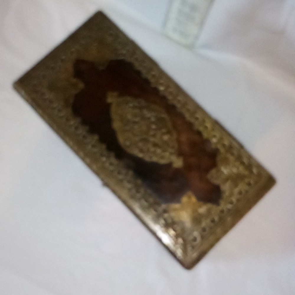 jewelry or trinket Box of ornate brass & hardwood from Cambodia - Picture 3 of 9